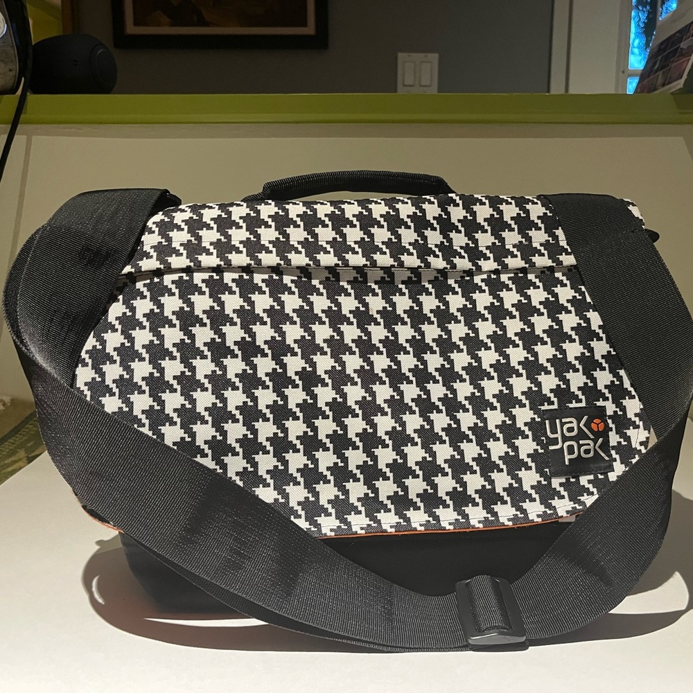 RARE Yak Pak Black White Houndstooth Crossbody Messenger Bag Handle Strap Unisex